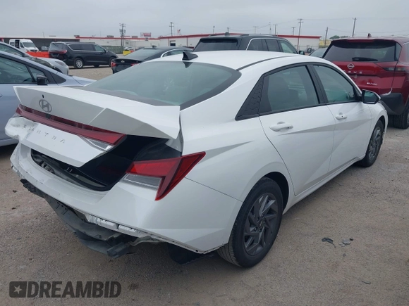 2024 Hyundai Elantra SEL z VIN KMHLM4DG2RU648103, wystawiony jako IAAI lot #42324953 z przebiegiem 32 625 mil mil oraz . Historia ofert i sprzedaży dostępna na DreamBid. Obrazek 4.