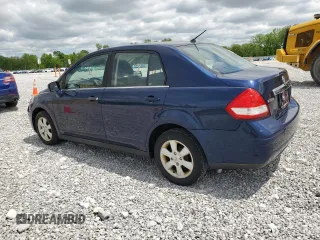 2009 Nissan Versa S z VIN 3N1BC11E89L361883, wystawiony jako Copart lot #57121985 z przebiegiem 204 638 mil mil oraz Czysty tytuł • Clean title. Historia ofert i sprzedaży dostępna na DreamBid. Obrazek 2.