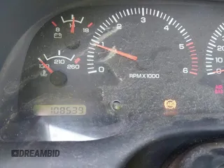 1998 Dodge 1500 z VIN 1B7HC13Y7WJ121175, wystawiony jako IAAI lot #42380600 z przebiegiem 108 539 mil mil oraz . Historia ofert i sprzedaży dostępna na DreamBid. Obrazek 7.