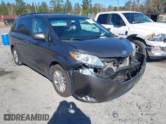 2016 Toyota Sienna XLE with VIN 5TDYK3DCXGS706385, listed as a IAAI auction lot 41286243 with 138,553 mi miles. Bid and sale history available at carsss.com. Image 1.