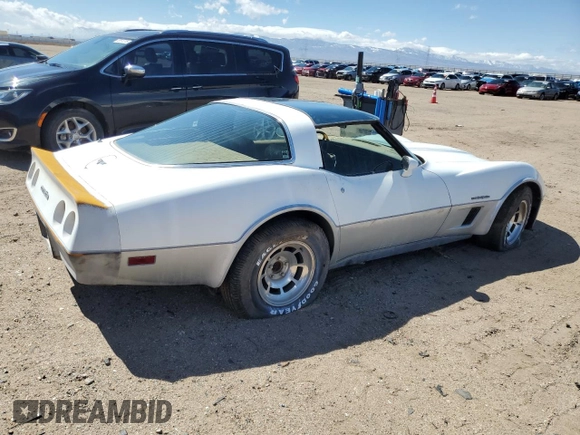 1982 Chevrolet Corvette z VIN 1G1AY8781C5121238, wystawiony jako Copart lot #47667705 z przebiegiem 34 307 mil mil oraz Czysty tytuł • Clean title. Historia ofert i sprzedaży dostępna na DreamBid. Obrazek 3.