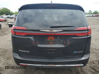 2024 Chrysler Pacifica Hybrid Select with VIN 2C4RC1S7XRR130577, listed as a Copart auction lot 58790055 with 30,530 mi miles and Clean title. Bid and sale history available at DreamBid. Image 6.