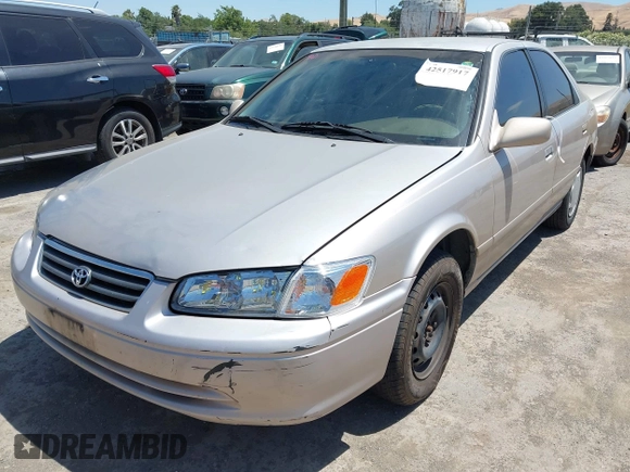 2000 Toyota Camry CE z VIN 4T1BG22K2YU924681, wystawiony jako IAAI lot #42517917 z przebiegiem 228 920 mil mil oraz . Historia ofert i sprzedaży dostępna na DreamBid. Obrazek 6.