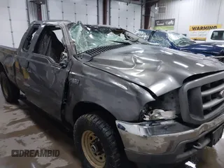 2004 Ford F-250 XL z VIN 1FTNX21L54EA40055, wystawiony jako IAAI lot #41363730 z przebiegiem Nie podano mil oraz . Historia ofert i sprzedaży dostępna na DreamBid. Obrazek 6.