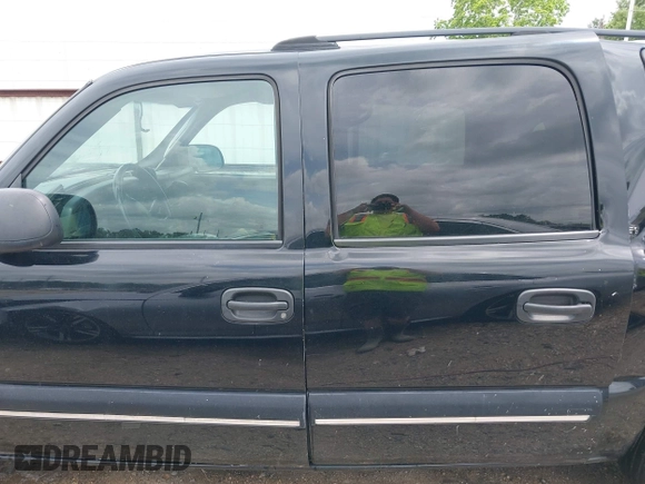 2001 Chevrolet Suburban LS z VIN 3GNEC16T71G254622, wystawiony jako IAAI lot #42115442 z przebiegiem Nie podano mil oraz . Historia ofert i sprzedaży dostępna na DreamBid. Obrazek 15.