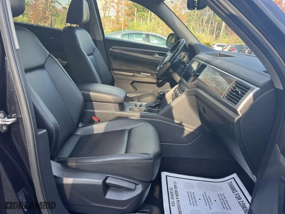 2019 Volkswagen Atlas 3.6L V6 SE w/Technology with VIN 1V2UR2CA0KC596573, listed as a IAAI auction lot 41501755 with 121,073 mi miles. Bid and sale history available at carsss.com. Image 5.