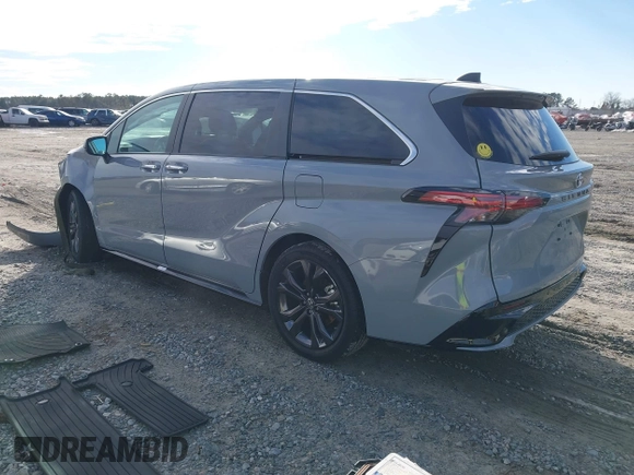 2024 Toyota Sienna XSE with VIN 5TDXRKEC0RS199029, listed as a IAAI auction lot 41426804 with 29,681 mi miles. Bid and sale history available at carsss.com. Image 3.