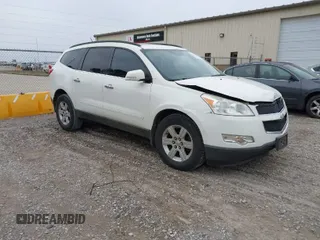 2011 Chevrolet Traverse 1LT z VIN 1GNKRGED0BJ304131, wystawiony jako IAAI lot #41753795 z przebiegiem Nie podano mil oraz . Historia ofert i sprzedaży dostępna na DreamBid. Obrazek 1.