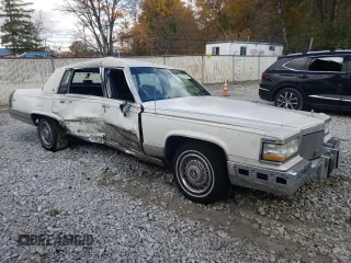 1991 Cadillac Brougham z VIN 1G6DW54E6MR710852, wystawiony jako Copart lot #76027004 z przebiegiem Nie podano mil oraz Szkody całkowita. Historia ofert i sprzedaży dostępna na DreamBid. Obrazek 4.