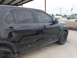 2016 Ford Utility Police Interceptor with VIN 1FM5K8AR9GGB44638, listed as a IAAI auction lot 42020602 with 136,518 mi miles. Bid and sale history available at carsss.com. Image 13.