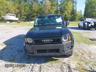 2024 Toyota Land Cruiser z VIN JTEABFAJ2RK013130, wystawiony jako IAAI lot #42002397 z przebiegiem 19 749 mil mil oraz . Historia ofert i sprzedaży dostępna na DreamBid. Obrazek 11.