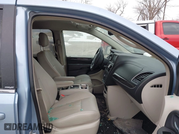 2013 Chrysler Town & Country Touring z VIN 2C4RC1BG7DR808372, wystawiony jako IAAI lot #41752640 z przebiegiem 91 112 mil mil oraz . Historia ofert i sprzedaży dostępna na DreamBid. Obrazek 5.