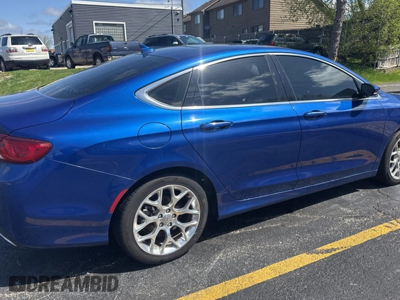 2015 Chrysler 200 C z VIN 1C3CCCEG6FN583251, wystawiony jako Copart lot #54969025 z przebiegiem 86 173 mil mil oraz Tytuł czysty. Historia ofert i sprzedaży dostępna na DreamBid. Obrazek 4.