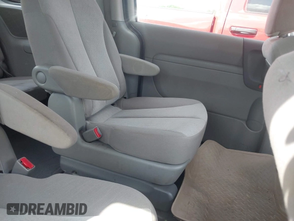 2011 Kia Sedona LX with VIN KNDMG4C7XB6394183, listed as a IAAI auction lot 41988292 with 246,557 mi miles. Bid and sale history available at carsss.com. Image 8.