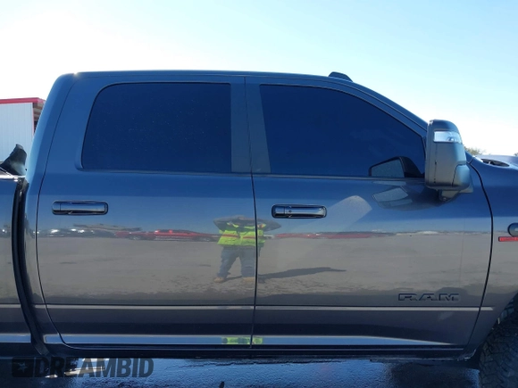 2024 Ram 2500 Laramie with VIN 3C6UR5FL0RG117504, listed as a IAAI auction lot 41728513 with 31,433 mi miles and . Bid and sale history available at DreamBid. Image 14.