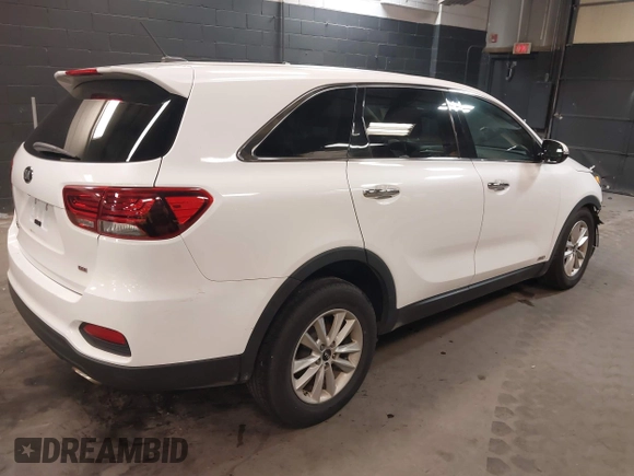 2019 Kia Sorento LX with VIN 5XYPGDA38KG558444, listed as a IAAI auction lot 41303905 with 148,567 mi miles. Bid and sale history available at carsss.com. Image 4.