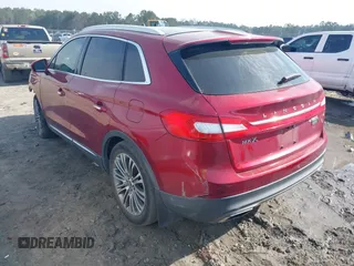 2016 Lincoln MKX Reserve z VIN 2LMTJ6LP5GBL67782, wystawiony jako IAAI lot #41773598 z przebiegiem 119 601 mil mil oraz . Historia ofert i sprzedaży dostępna na DreamBid. Obrazek 3.