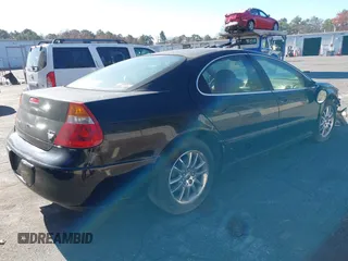 2002 Chrysler 300M M z VIN 2C3AE66G42H245481, wystawiony jako IAAI lot #40845209 z przebiegiem 172 507 mil mil oraz . Historia ofert i sprzedaży dostępna na DreamBid. Obrazek 4.