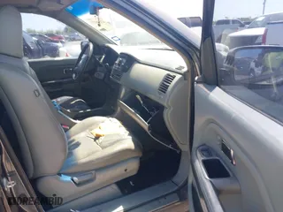 2005 Honda Pilot EX-L with RES with VIN 5FNYF18685B056356, listed as a IAAI auction lot 42006222 with 295,174 mi miles. Bid and sale history available at carsss.com. Image 5.
