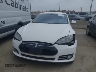 2014 Tesla Model S 60 with VIN 5YJSA1H16EFP32585, listed as a IAAI auction lot 42068925 with 119,561 mi miles and . Bid and sale history available at DreamBid. Image 6.