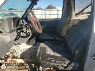 1990 Geo Tracker z VIN 2CNBJ18UXL6217744, wystawiony jako Copart lot #84203244 z przebiegiem 23 221 mil mil oraz Szkody całkowita. Historia ofert i sprzedaży dostępna na DreamBid. Obrazek 7.