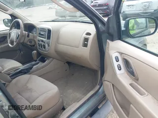 2006 Ford Escape XLT z VIN 1FMCU03126KB78152, wystawiony jako IAAI lot #42759568 z przebiegiem 132 048 mil mil oraz . Historia ofert i sprzedaży dostępna na DreamBid. Obrazek 5.