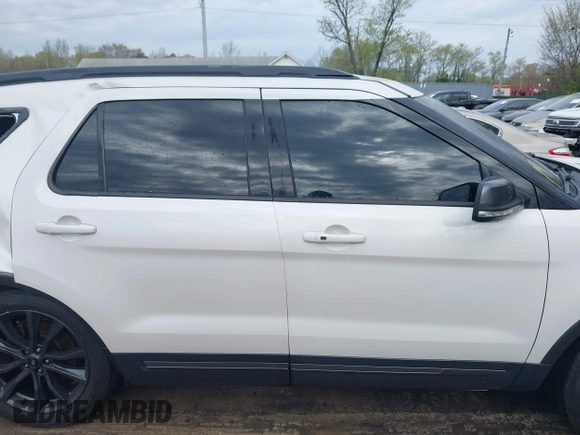 2018 Ford Explorer XLT with VIN 1FM5K8D81JGA17361, listed as a IAAI auction lot 41845265 with 105,891 mi miles and . Bid and sale history available at carsss.com. Image 13.