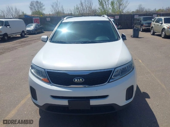 2015 Kia Sorento LX with VIN 5XYKTDA78FG649602, listed as a IAAI auction lot 42010718 with 155,724 mi miles. Bid and sale history available at carsss.com. Image 12.