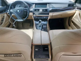 2014 BMW 5 Series 535i z VIN WBA5B1C59ED482543, wystawiony jako Copart lot #53393975 z przebiegiem 123 837 mil mil oraz Czysty tytuł • Clean title. Historia ofert i sprzedaży dostępna na DreamBid. Obrazek 8.