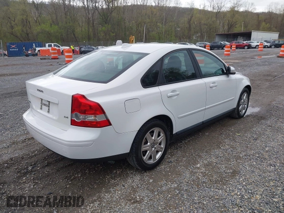 2007 Volvo S40 2.4L with VIN YV1MS390972278887, listed as a IAAI auction lot 42044268 with 150,958 mi miles. Bid and sale history available at carsss.com. Image 4.