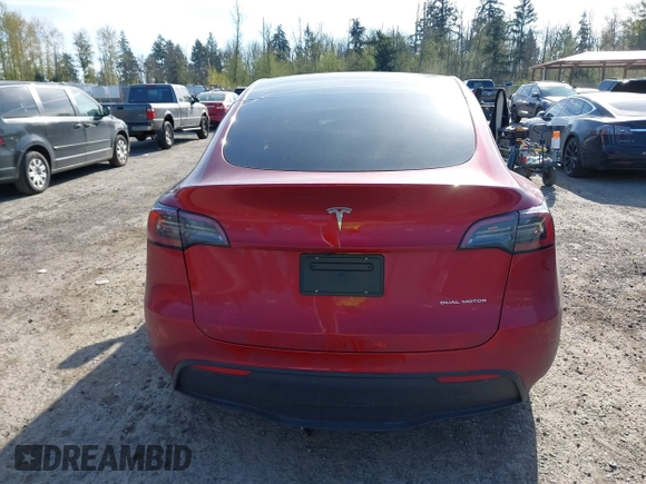 2024 Tesla Model Y Long Range with VIN 7SAYGDEE9RF199805, listed as a IAAI auction lot 42018221 with 7,359 mi miles. Bid and sale history available at carsss.com. Image 17.