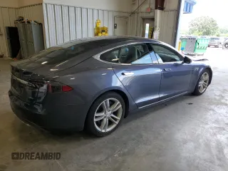 2016 Tesla Model S 90D with VIN 5YJSA1E26GF126607, listed as a Copart auction lot 61333845 with 132,222 mi miles and Non repairable. Bid and sale history available at DreamBid. Image 3.