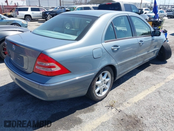 2004 Mercedes-Benz C 320 z VIN WDBRF64J34F501106, wystawiony jako IAAI lot #42313795 z przebiegiem 81 476 mil mil oraz . Historia ofert i sprzedaży dostępna na DreamBid. Obrazek 4.