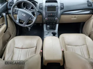 2012 Kia Sorento EX z VIN 5XYKU4A20CG301970, wystawiony jako Copart lot #54360795 z przebiegiem 208 616 mil mil oraz Szkoda całkowita • Salvage title. Historia ofert i sprzedaży dostępna na DreamBid. Obrazek 8.