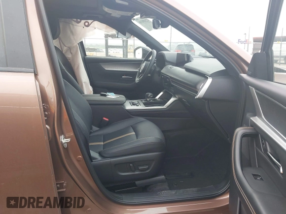 2025 Mazda CX-70 Premium Plus with VIN JM3KJEHA1S1111323, listed as a IAAI auction lot 42109316 with 561 mi miles and . Bid and sale history available at DreamBid. Image 5.