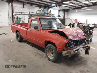 1983 Toyota Pickup z VIN JT4RN44R8D1137485, wystawiony jako IAAI lot #41741970 z przebiegiem 328 446 mil mil oraz . Historia ofert i sprzedaży dostępna na DreamBid. Obrazek 1.