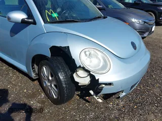 2010 Volkswagen New Beetle Coupe with VIN 3VWRW3AG2AM018644, listed as a IAAI auction lot 41815380 with 99,738 mi miles. Bid and sale history available at carsss.com. Image 6.