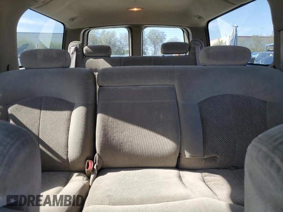 2001 Chevrolet Suburban LS with VIN 3GNEC16T81G222813, listed as a Copart auction lot 57213525 with 289,901 mi miles and Salvage title. Bid and sale history available at DreamBid. Image 10.