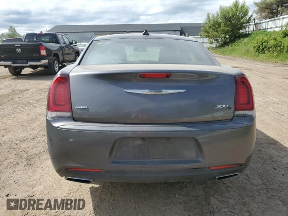 2015 Chrysler 300 S z VIN 2C3CCAGG0FH814316, wystawiony jako Copart lot #58473405 z przebiegiem 163 216 mil mil oraz Czysty tytuł • Clean title. Historia ofert i sprzedaży dostępna na DreamBid. Obrazek 6.