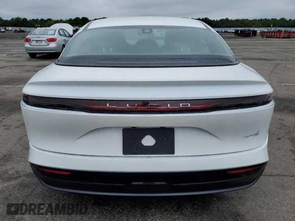2023 Lucid Air Pure z VIN 50EA1PFAXPA006463, wystawiony jako Copart lot #65423074 z przebiegiem 4488 mil mil oraz Szkody całkowita. Historia ofert i sprzedaży dostępna na DreamBid. Obrazek 6.