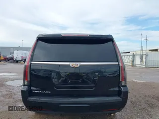 2017 Cadillac Escalade Luxury z VIN 1GYS4BKJ0HR271477, wystawiony jako IAAI lot #42278219 z przebiegiem Nie podano mil oraz . Historia ofert i sprzedaży dostępna na DreamBid. Obrazek 16.