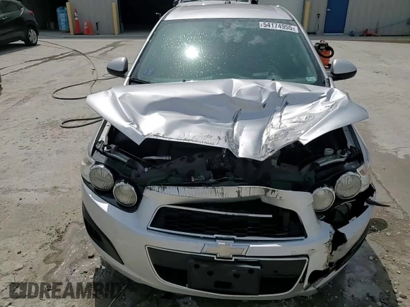 2015 Chevrolet Sonic LT z VIN 1G1JC5SHXF4108194, wystawiony jako Copart lot #54174955 z przebiegiem 146 443 mil mil oraz Szkoda całkowita • Salvage title. Historia ofert i sprzedaży dostępna na DreamBid. Obrazek 13.