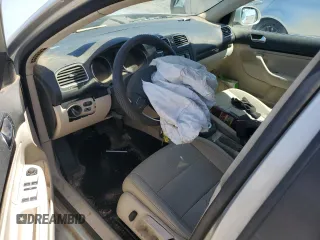 2010 Volkswagen Jetta TDI z VIN 3VWTL7AJ0AM654626, wystawiony jako Copart lot #56940995 z przebiegiem 196 928 mil mil oraz Szkoda całkowita • Salvage title. Historia ofert i sprzedaży dostępna na DreamBid. Obrazek 8.