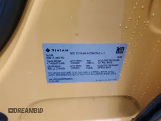 2023 Rivian R1S Adventure z VIN 7PDSGABA1PN009442, wystawiony jako Copart lot #55835815 z przebiegiem 28 048 mil mil oraz Szkody całkowita. Historia ofert i sprzedaży dostępna na DreamBid. Obrazek 13.