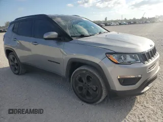 2018 Jeep Compass Altitude z VIN 3C4NJCBB7JT327535, wystawiony jako Copart lot #52670505 z przebiegiem 73 464 mil mil oraz Szkoda całkowita • Salvage title. Historia ofert i sprzedaży dostępna na DreamBid. Obrazek 4.