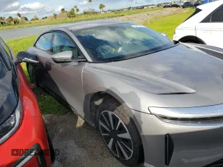 2024 Lucid Air Pure z VIN 50EA1PGA2RA005678, wystawiony jako Copart lot #73879864 z przebiegiem 1548 mil mil oraz Nie do naprawy. Historia ofert i sprzedaży dostępna na DreamBid. Obrazek 4.