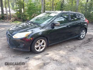 2014 Ford Focus SE z VIN 1FADP3K23EL284216, wystawiony jako IAAI lot #42489699 z przebiegiem 139 127 mil mil oraz . Historia ofert i sprzedaży dostępna na DreamBid. Obrazek 2.