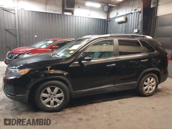 2013 Kia Sorento LX with VIN 5XYKT4A29DG338181, listed as a IAAI auction lot 41686858 with 147,629 mi miles. Bid and sale history available at carsss.com. Image 14.