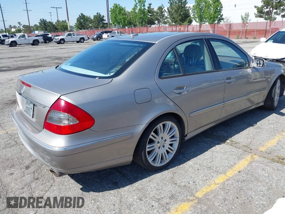 2008 Mercedes-Benz E 350 Luxury z VIN WDBUF56X88B352310, wystawiony jako IAAI lot #42314566 z przebiegiem 171 515 mil mil oraz . Historia ofert i sprzedaży dostępna na DreamBid. Obrazek 4.