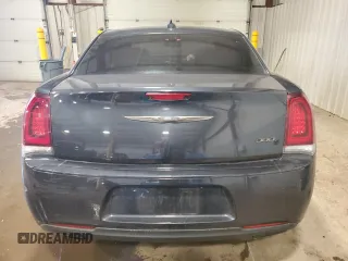 2019 Chrysler 300 S z VIN 2C3CCABG4KH640476, wystawiony jako Copart lot #44200365 z przebiegiem 80 077 mil mil oraz Szkody całkowita. Historia ofert i sprzedaży dostępna na DreamBid. Obrazek 6.